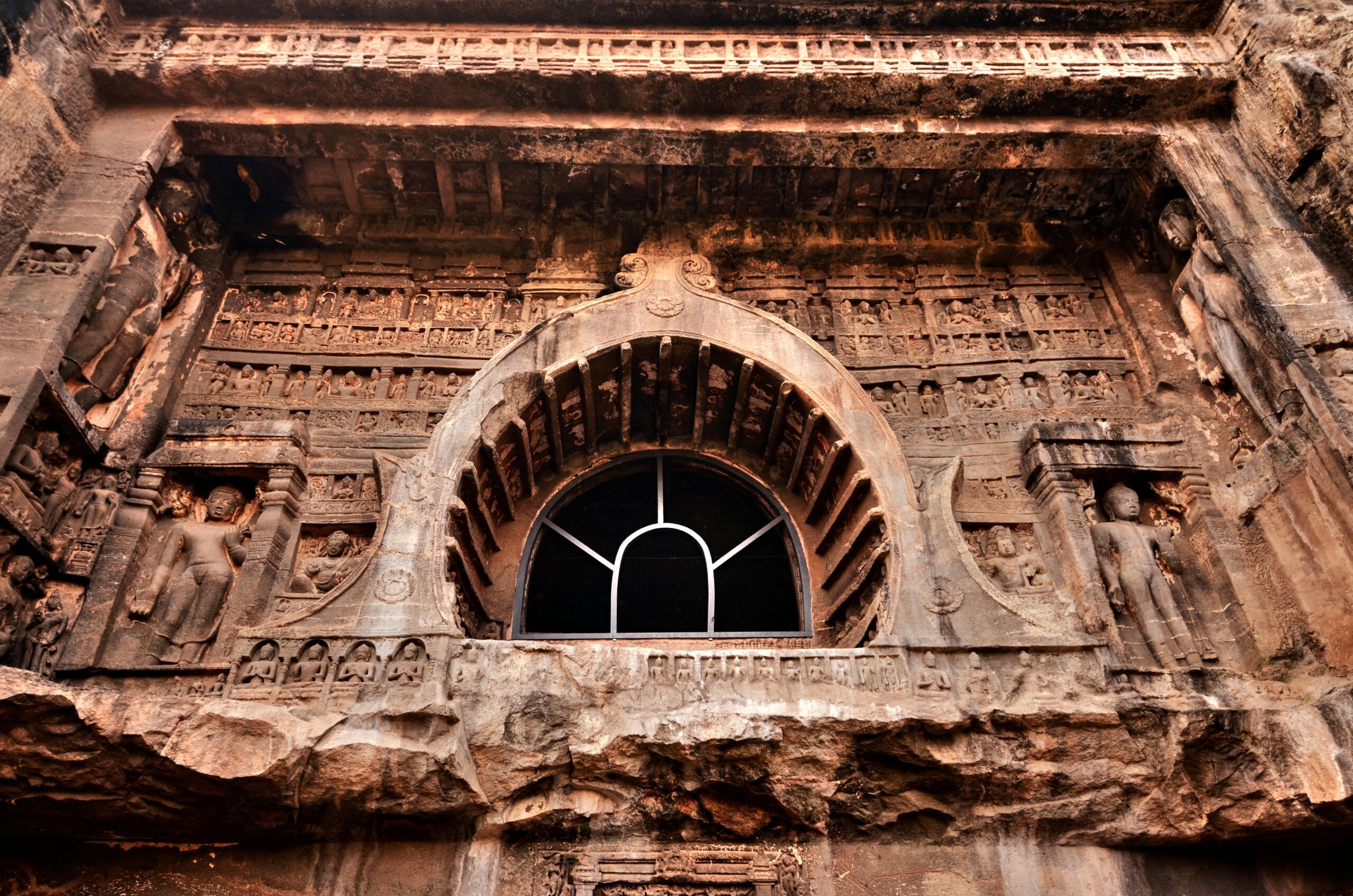 अजंता की गुफाएं एक अद्भुत कला | Ajanta Ki Gufayen Ek Adbhut Kala