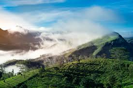 Baadalon ke Shahar Munnar Ki Baarish Bhari Vaadiyaan Ek Maanasooni Safaranaama 2025