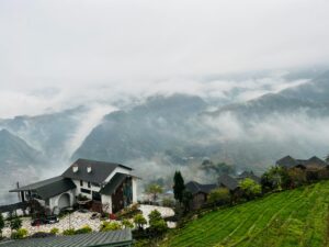 Baadalon ke Shahar Munnar Ki Baarish Bhari Vaadiyaan Ek Maanasooni Safaranaama 2025